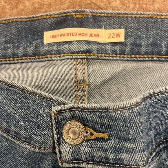Levi’s high waisted mom jeans size 22W - Picture 2 of 3